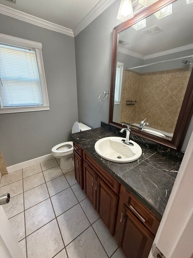Building Photo - Beautiful 3 Bedroom