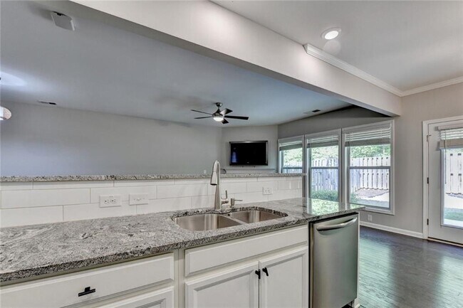 Building Photo - 7245 Heritage Oak Ct