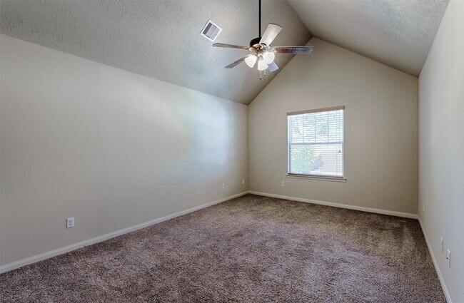 Building Photo - 12960 Orion Ct E