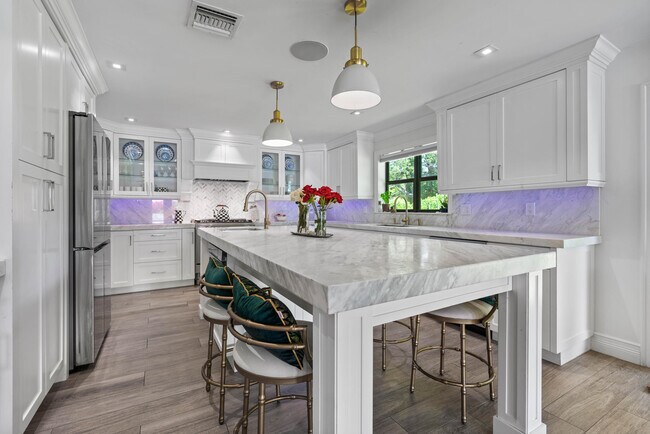 Building Photo - 6204 Celadon Cir