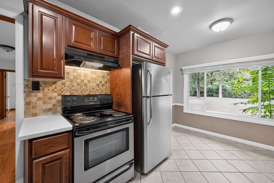 Building Photo - 20880 Avon Ln