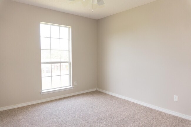 Building Photo - 465 Jillian Dr