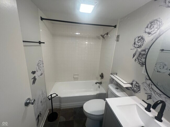 Building Photo - 3965 N Meridian St