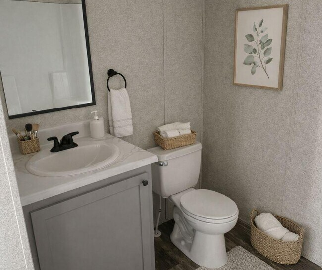 Building Photo - 1250 Lakeview Dr