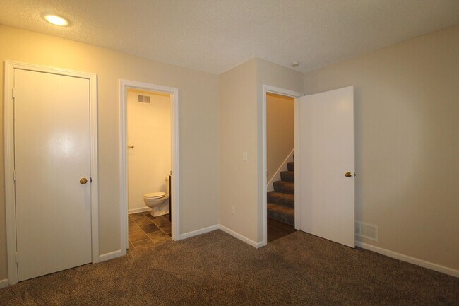 Building Photo - 115 N Saxony Dr