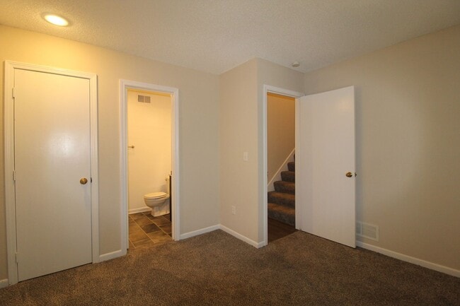 Building Photo - Updated 3 Bedroom 2 Bath Duplex in Olathe