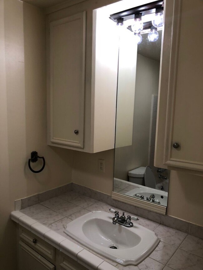 Building Photo - Great Home for Rent NE Jax, near soccer fields - quiet neighborhood, great for family