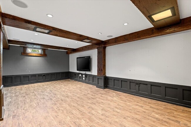 Building Photo - 7236 N Olcott Ave
