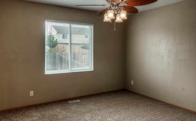 Building Photo - Inviting 3-Bedroom Near 168th & Giles!!