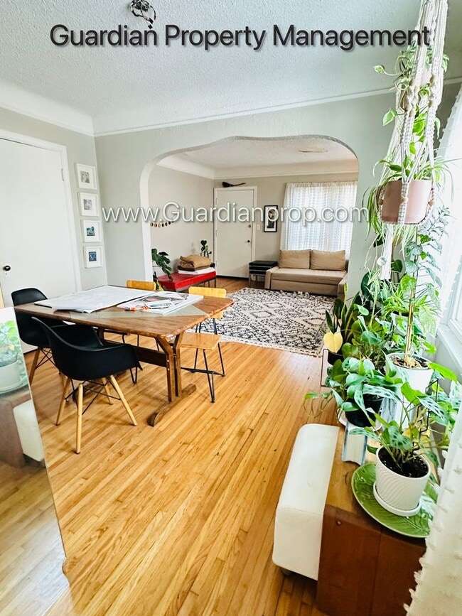 Building Photo - South Minneapolis Side by Side, Laundry, Dishwasher, Fenced Yard, Storage,  1 Car Garage available,