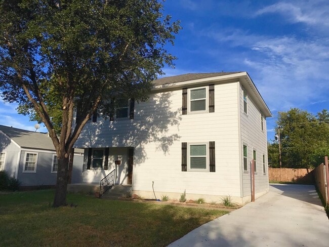 Building Photo - 3217 McCart Ave