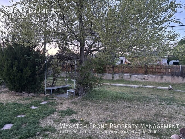 Building Photo - 2727 E Louise Ave