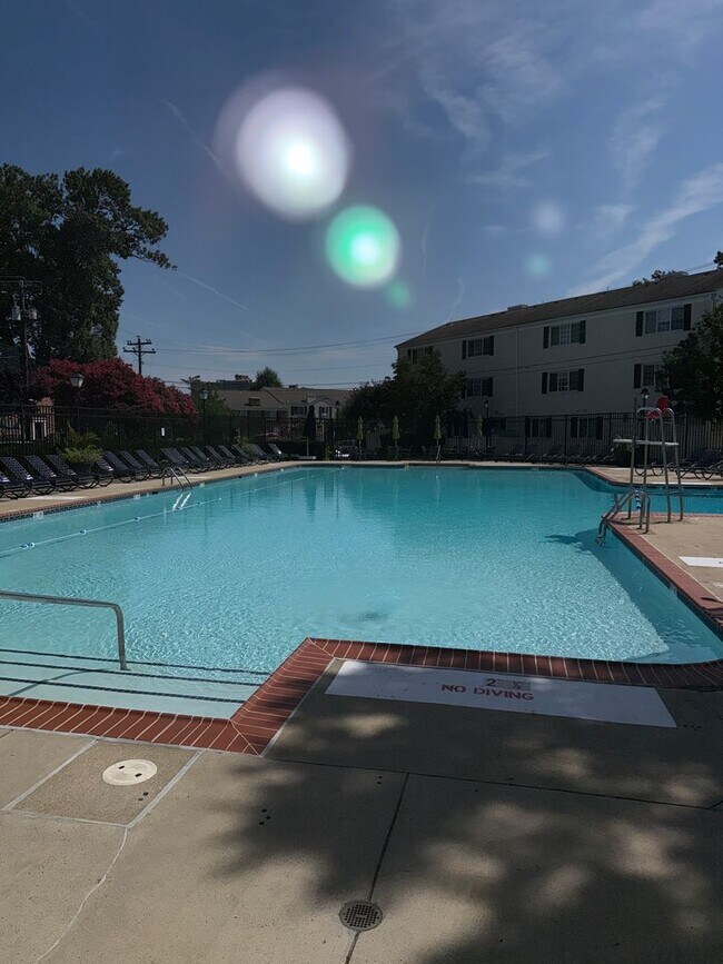 Building Photo - Large, Luxurious 2 Bedroom 2 Bath at Parkside at Alexandria