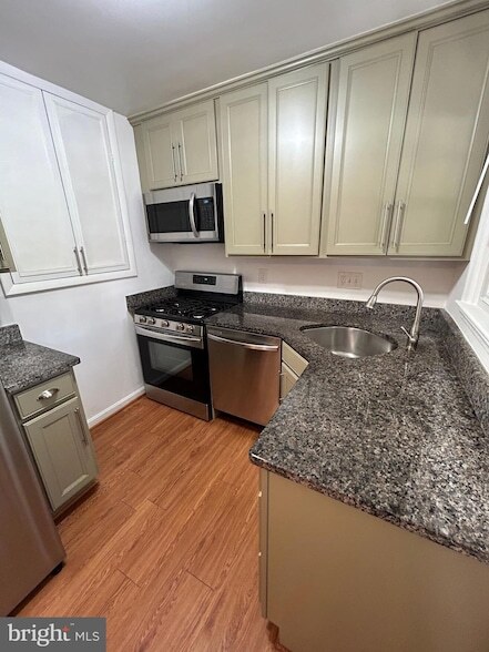 Building Photo - 10804 Drumm Ave