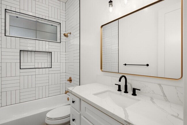 Building Photo - 623 Colima St