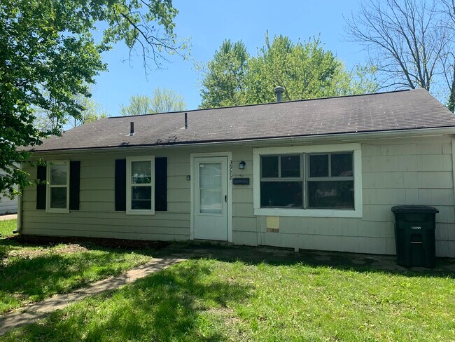 Primary Photo - 3922 Palmerston Ave