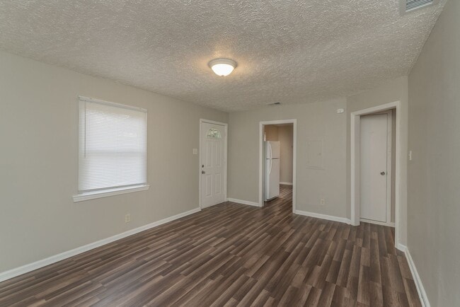 Building Photo - * Section 8 Voucher Welcomed* $1,000 - Just Updated 2 bed/1 bath house for rent Augusta!!!