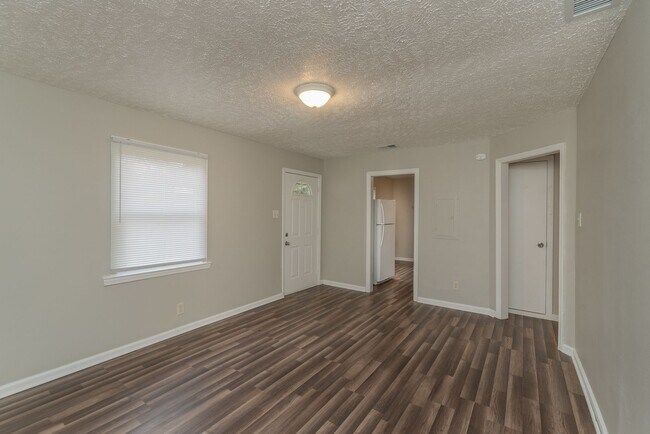 Building Photo - Updated 2 Bed / 1 Bath Home for Rent in Augusta – $1,000/month!