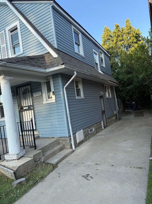 Building Photo - 12722 Birwood St