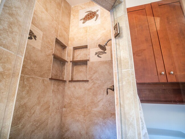 Building Photo - Beautiful Furnished, 2 Bed, 3 Bath, Gated ...
