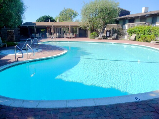 Newly resurfaced pool and jetted spa - 6542 Ocean Crest Dr