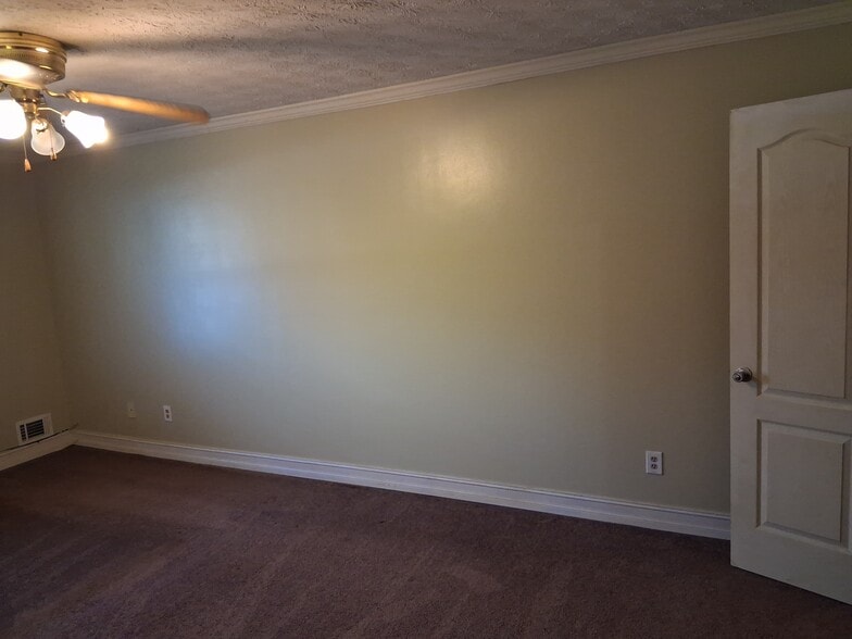 Master Bedroom - 4414 Housworth Dr