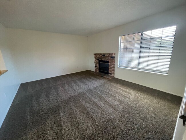 Building Photo - 0484