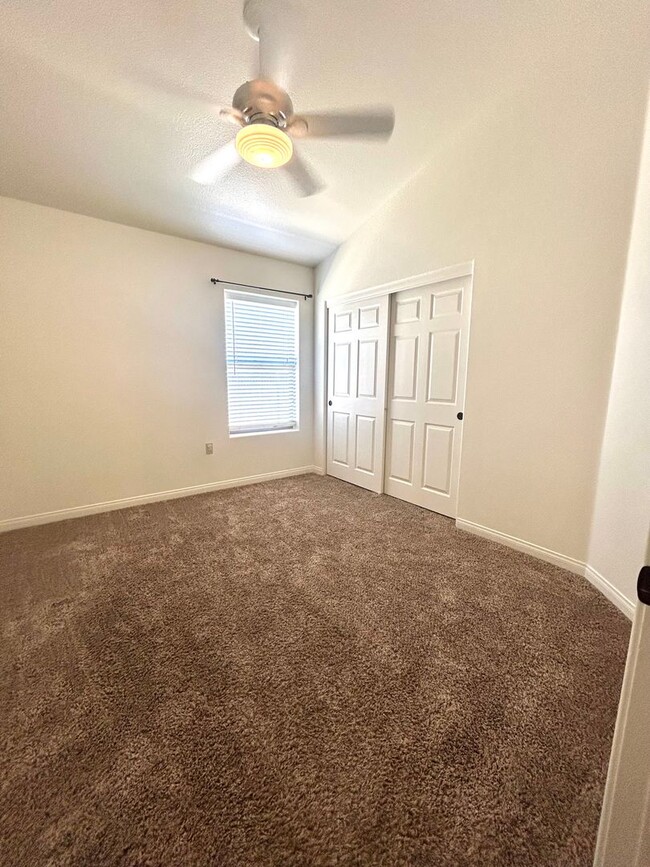 Building Photo - 4 Bedroom / 2 Bathroom efficient home
