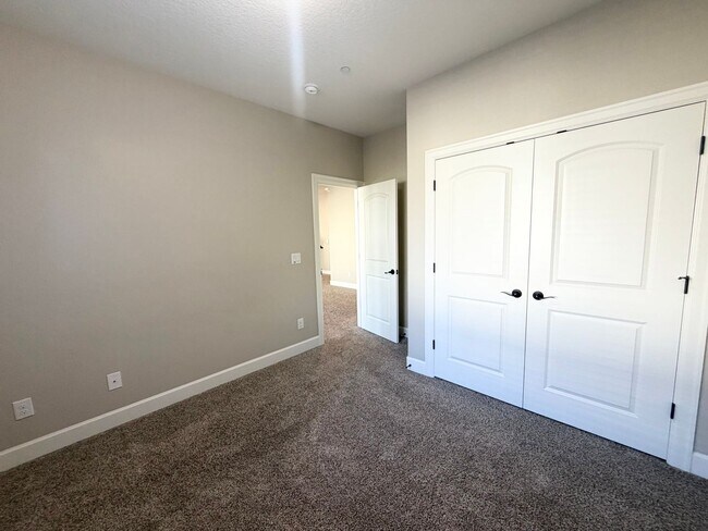 Building Photo - Beautiful 5 Bedroom with Den/Office and Large Bonus Room in Bethany Ridge!!!