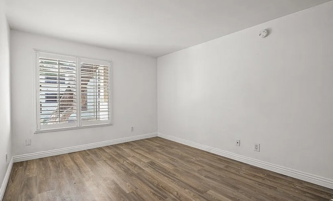 Building Photo - Beautifully upgraded 2 bedroom, 2 bath con...