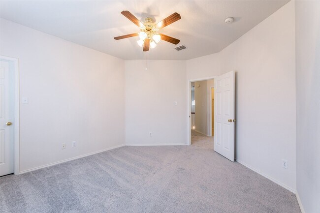 Building Photo - 8417 Robertson Dr