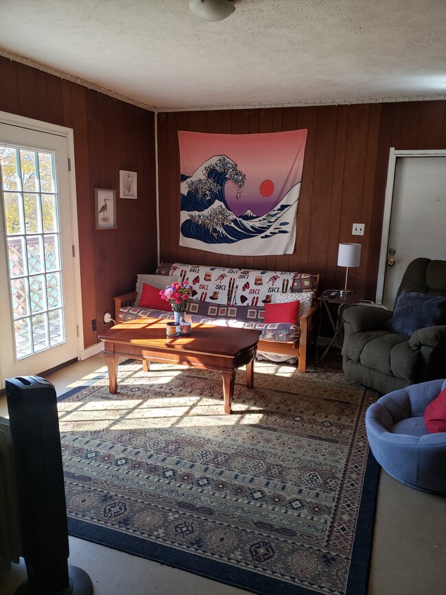 Building Photo - 1255 Old Bristol Rd