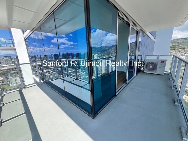 Building Photo - lion4301