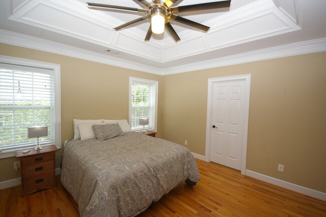 Building Photo - 865 Virginia Cir NE