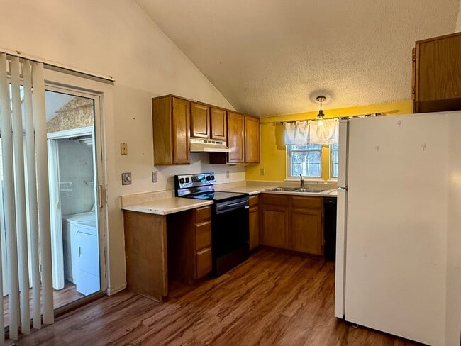Building Photo - Open Tri-Level Townhome With Tons Of Space...
