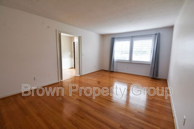 Building Photo - 2417 Dartmouth Dr