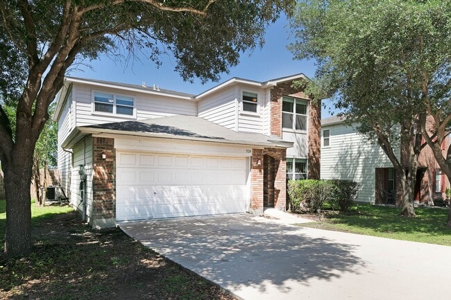 Building Photo - Rare 5 Bedroom Home Available for Immediat...