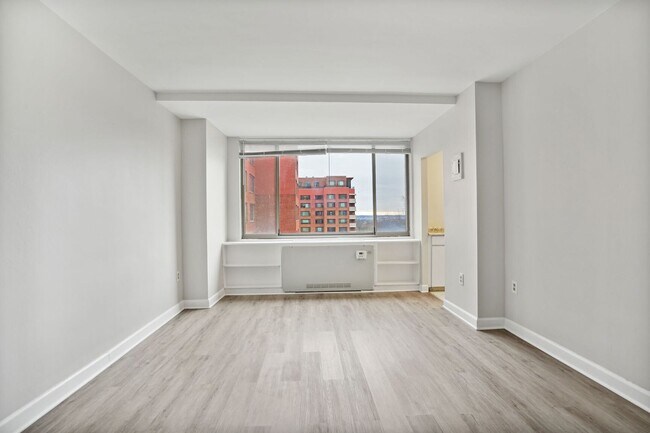 Building Photo - 1111 Arlington Blvd