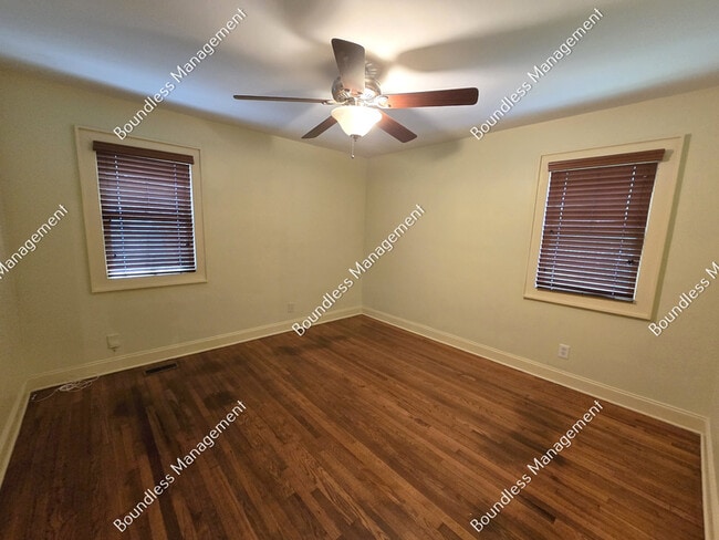 Building Photo - 2533 Sylvan Rd