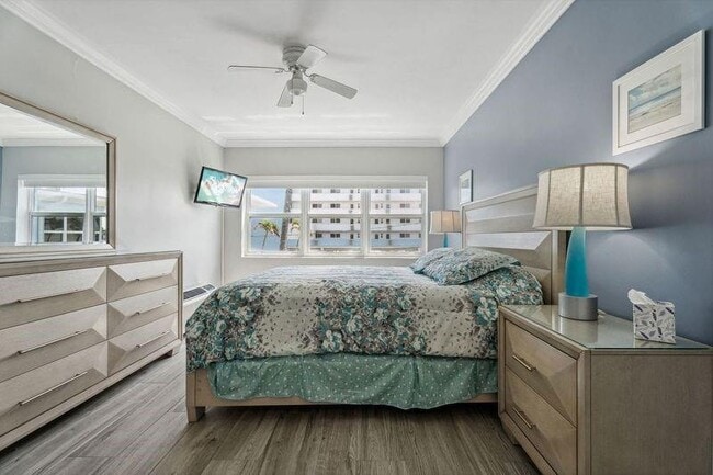 Building Photo - 315 Van Buren St