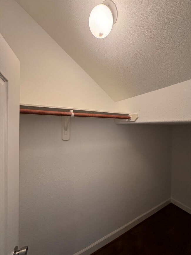 Building Photo - 107 Island Blvd