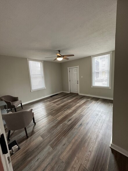 Spacious front bedroom - 819 Central Ave