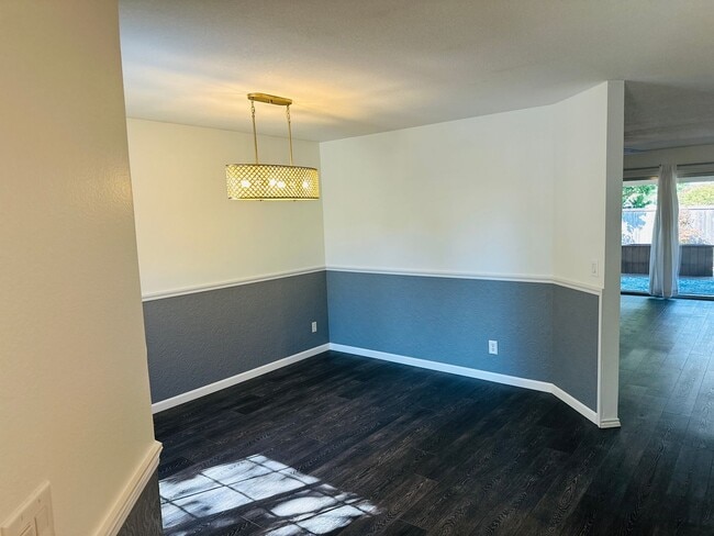 Building Photo - Charming Cascade Park One Level Home