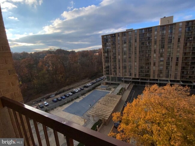 Building Photo - 4500 S Four Mile Run Dr