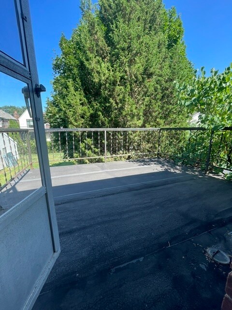 Balcony - 1017 Henrietta St