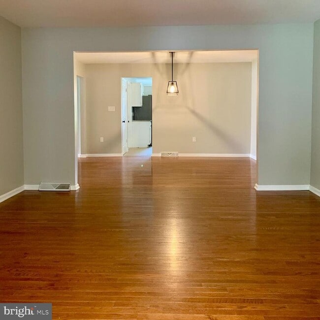 Building Photo - 416 Huntington Dr