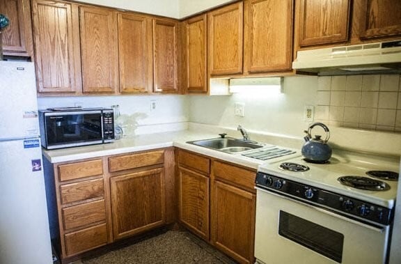 Building Photo - 8330 E Jefferson Ave