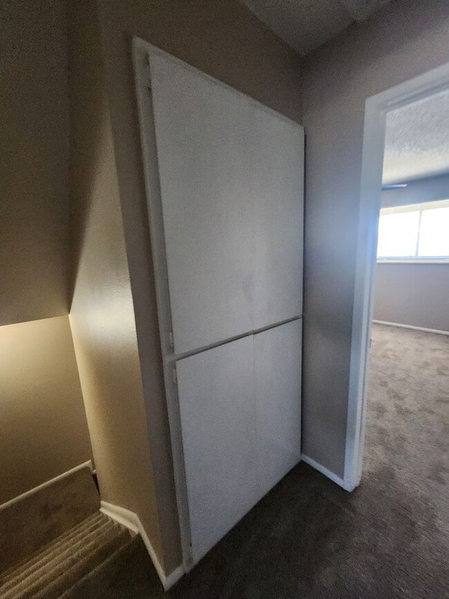 Building Photo - 8712 Mariposa St