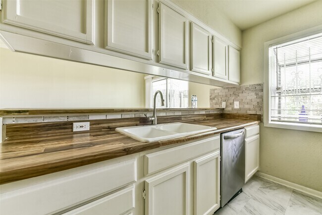 Building Photo - 5917 Fairdale Ln