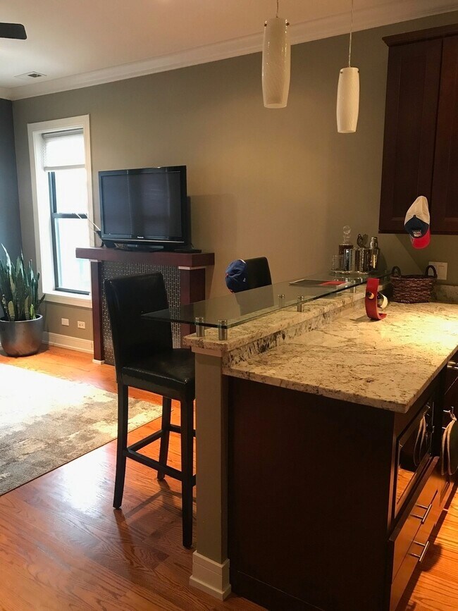 Building Photo - 2430 N Geneva Terrace